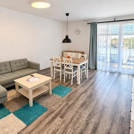 Komfortny Pri Centre S Parkovanim Апартаменты